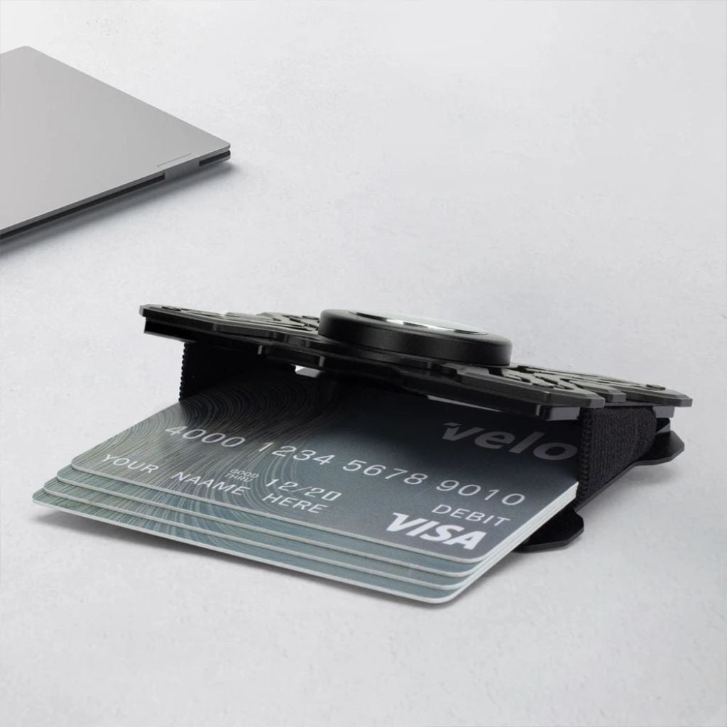 Carbon AirTag Wallet 9 Carbon AirTag Wallet