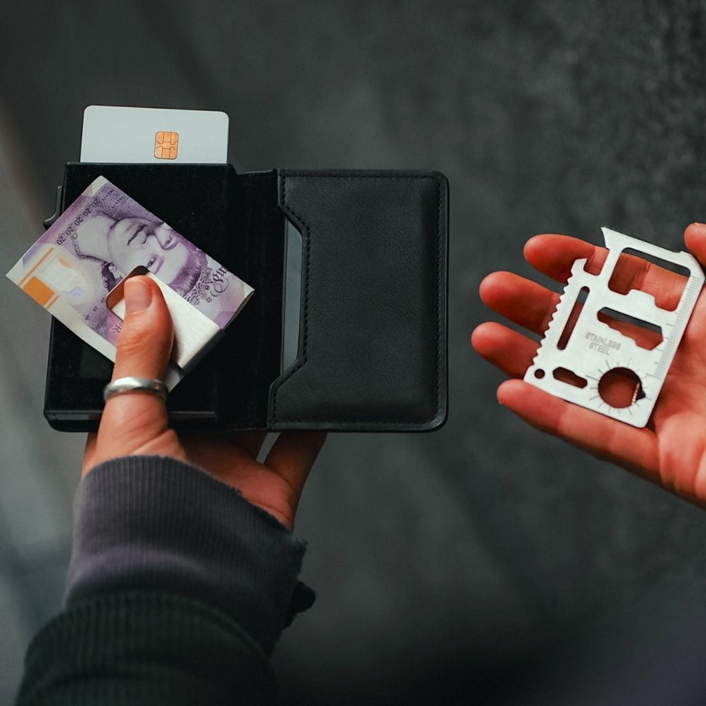 EVOLVED® AirTag Slide Wallet 9 EVOLVED® AirTag Slide Wallet
