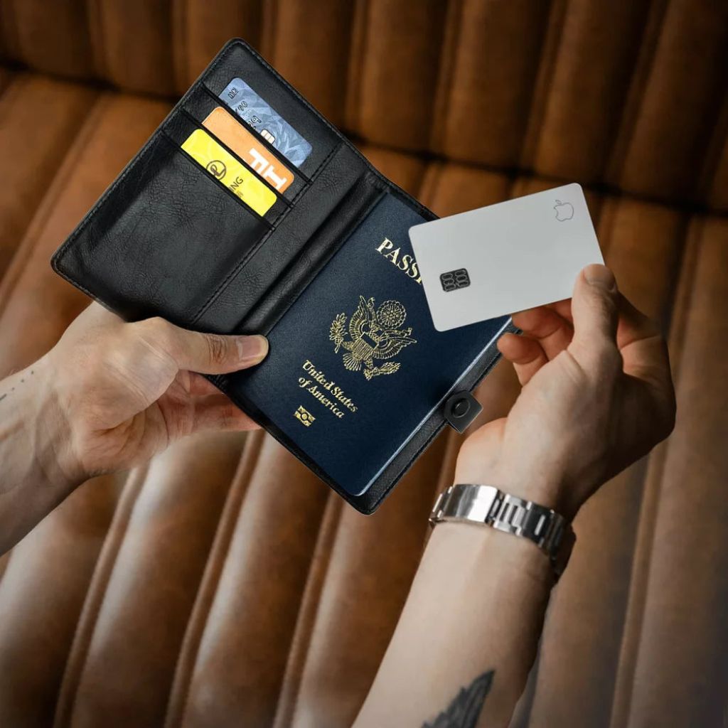 AirTag Passport Wallet 4 AirTag Passport Wallet