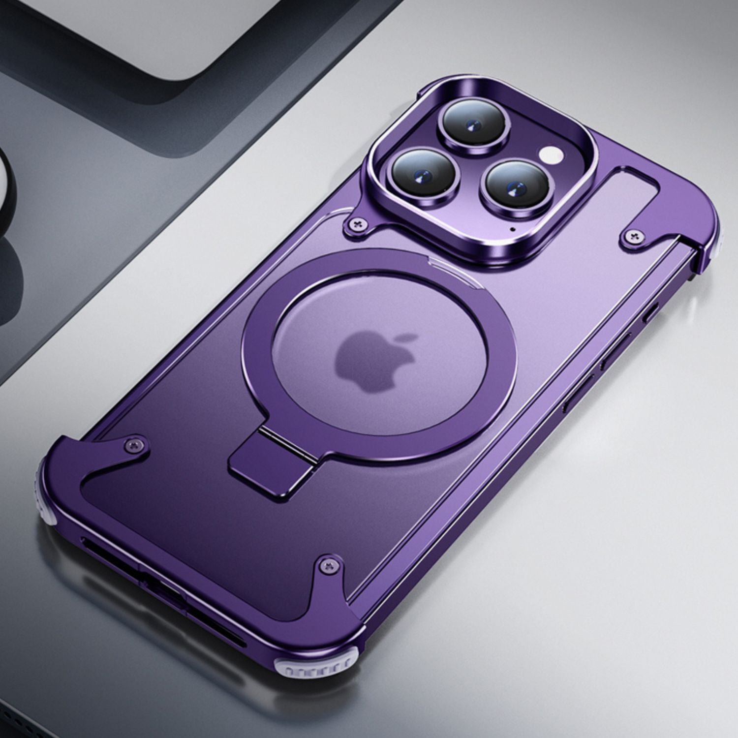 Minimal Magnetic Case for iPhone 4 Minimal Magnetic Case for iPhone